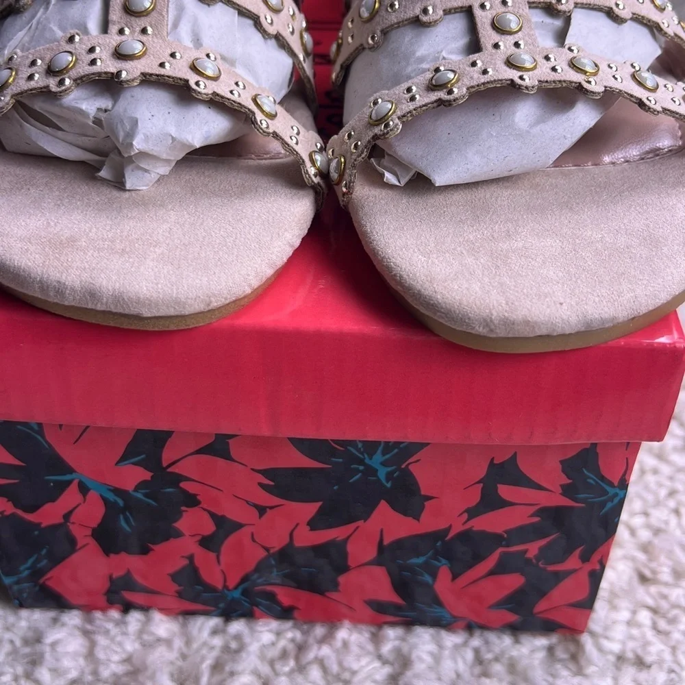 BIG GIRLS NICOLE MILLER “CINDY” SANDAL BEIGE SZ 2 NIB